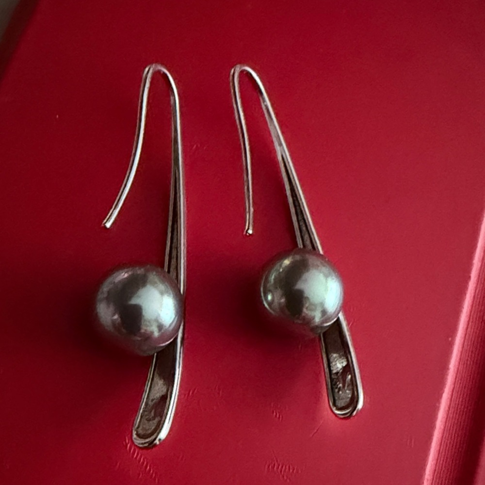 Elegant Silver Drop Earrings with real pearl